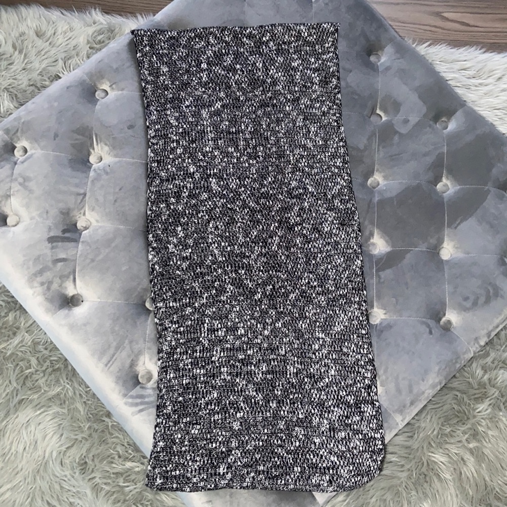 Black and white scarf